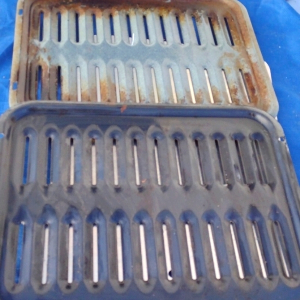 Vintage Metal Grill Pans - Set of 2